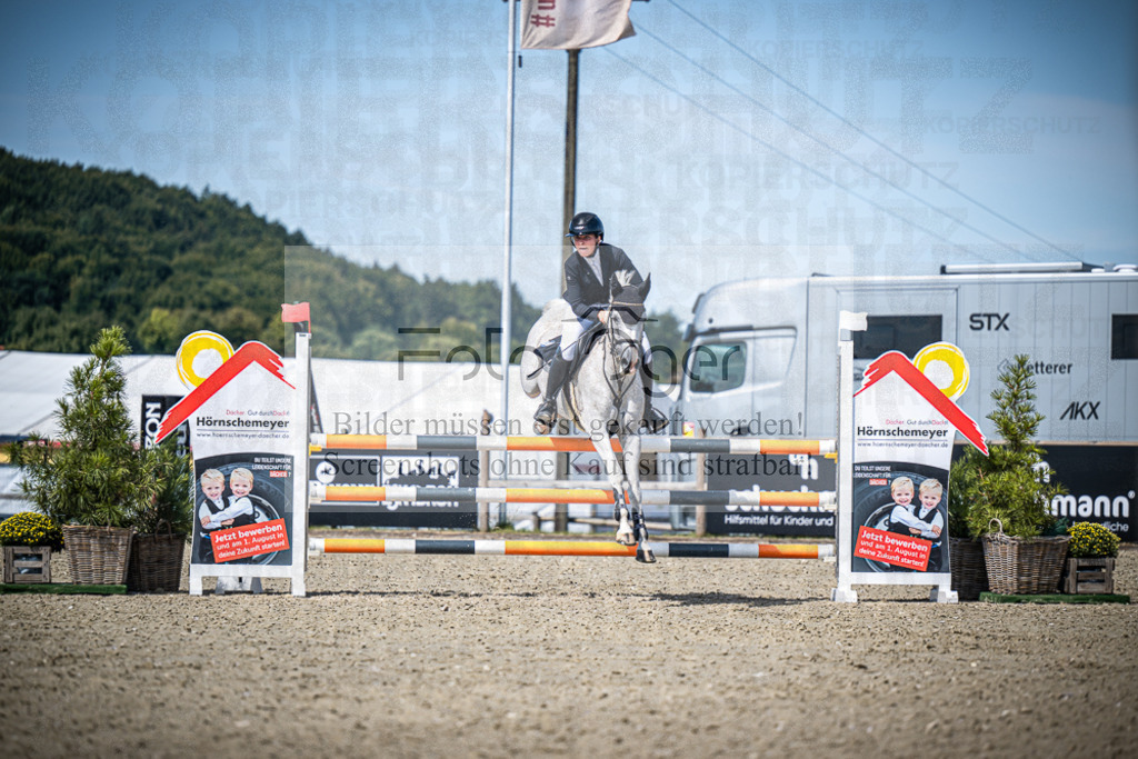 DOS_1033 | Entdecke hochwertige Reitturnierfotos von Foto Oger. Professionell, emotional und authentisch – jetzt Lieblingsmomente im Shop bestellen.Deutschlandweite Turnierfotografie. - Realisiert mit Pictrs.com