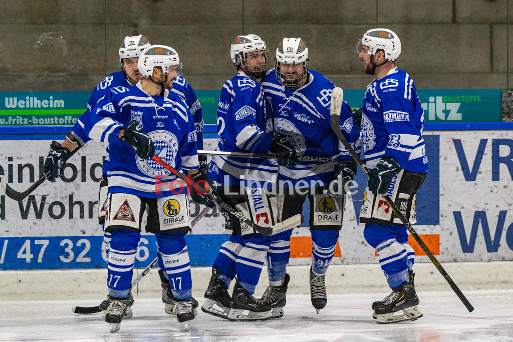 Achtelfinale Spiel 1 SC Forst vs EV Pegnitz ICE DOGS | Eishockey Landesliga Playoffs 2023/2024, Achtelfinale Spiel 1 SC Forst vs EV Pegnitz ICE DOGS, 20240218,
Tor Maximilian MEWES (Nature Boyz 91),
2024-02-18 in Peißenberg (Eisstadion)
17 Marco MOOSLECHNER (Nature Boyz 17), 88 Tobias ESTERMAIER (Nature Boyz 88), 91 Maximilian MEWES (Nature Boyz 91), 23 Andreas KRÖNAUER (Nature Boyz 23), 73 Julian KRAUS (Nature Boyz 73)
Copyright: WolfgangxLindner foto-lindner.de