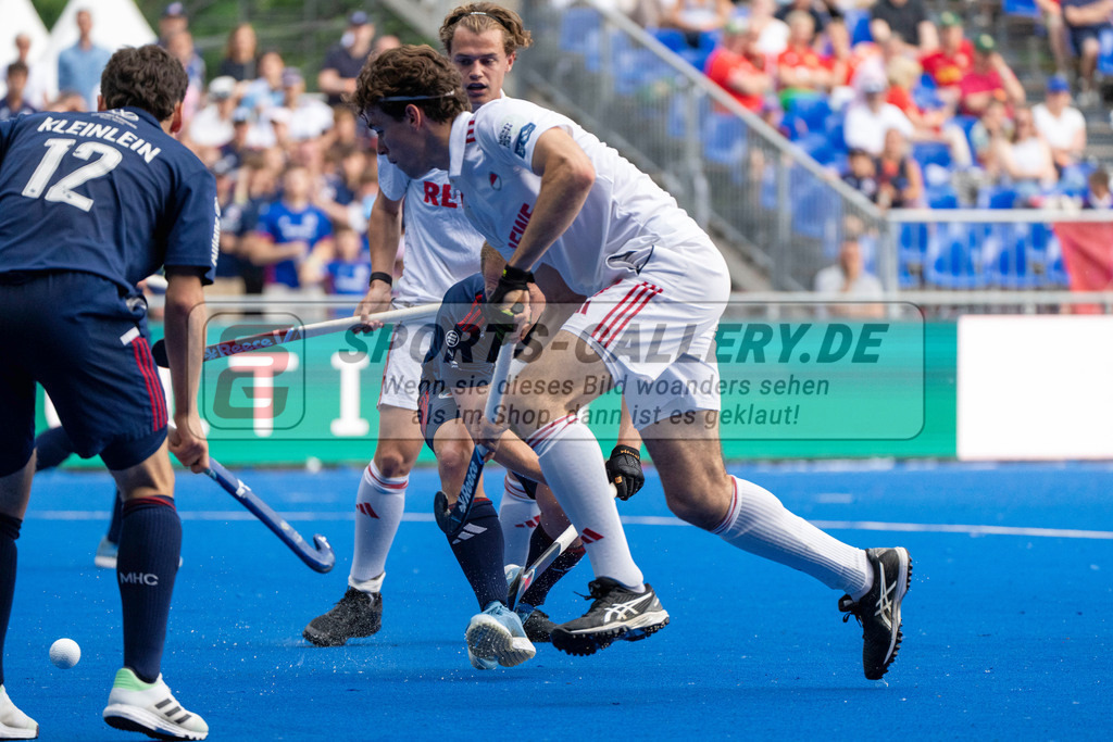 Final4_20250531-1754-HK108133 | Krefeld, Deutschland, 31.05.2025:  Feldhockey Final4 2025 – „Deutsche Feldhockey-Meisterschaften 2025“ im Gerd-Wellen-Hockeyanlage am 31.05.2025 in Krefeld, Deutschland. (Foto von Kramhöller/Fehrmann/Kaste)Krefeld, Germany, 31.05.2025: Feldhockey Final4 2025 – „Deutsche Feldhockey-Meisterschaften 2025“ in Gerd-Wellen-Hockeyanlage at 31.05.2025 in Krefeld, Deutschland. (Foto from Kramhöller/Fehrmann/Kaste)