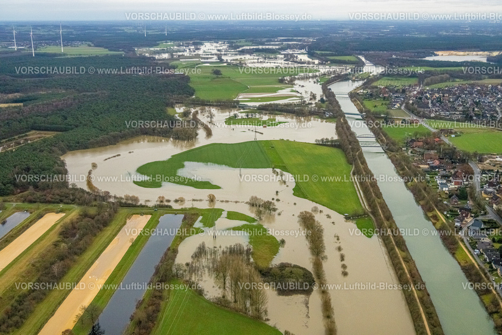 Haltern231204413Lippe | Luftbild vom Hochwasser der Lippe, Weihnachtshochwasser 2023, Fluss Lippe tritt nach starken Regenfällen über die Ufer, Überschwemmungsgebiet Wasserwerk Haltern am Halterner Stausee, Wesel-Datteln-Kanal, Haltern-Stadt, Haltern am See, Ruhrgebiet, Nordrhein-Westfalen, Deutschland