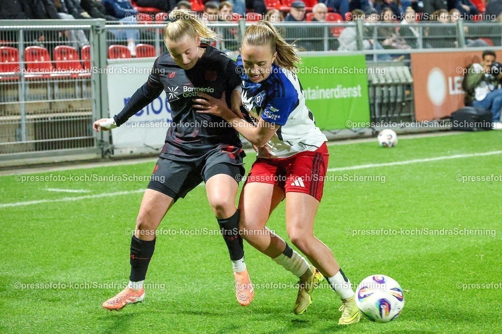 xsscx05112501005 | 05.11.2025, xsscx, Frauen Fuﬂball, Bayer 04 Leverkusen - Hamburger SV, Saison 2025 2026: Vanessa Fudalla (Bayer 04 Leverkusen #21) im Zweikampf gegen Victoria Schulz (Hamburger SV #19) DFB regulations prohibit any use of photographs as image sequences and or quasi-video.