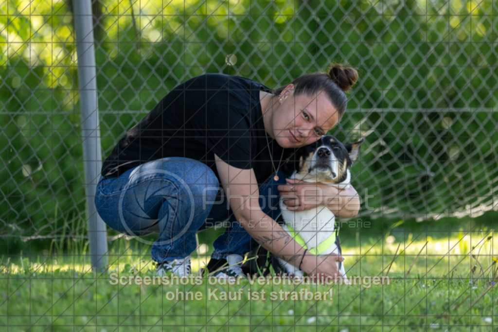 20250501_114340_0491 | #,1.FC Donzdorf II (rot) vs.1.Göppinger SV (weiß), Fussball, Frauen-Bezirkspokal Halbfinale Saison 2024/2025, Rasenplatz Lautertal Stadion, Süßener Straße 16, 73072 Donzdorf, 01.05.2025 - 10:30 Uhr,Foto: PhotoPeet-Sportfotografie/Peter Harich