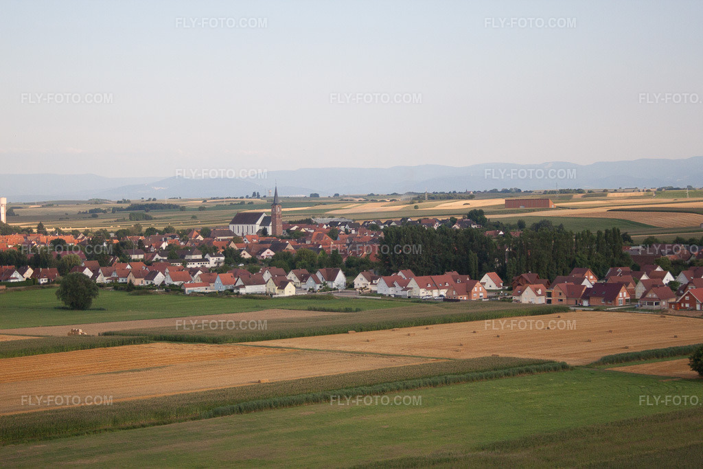 Aerial view: View of the town in Schleithal in the state Bas-Rhin, France.Photo: IMG_59015.jpg taken on 08/04/2013 by Werner Riehm/FLY-FOTO.comResolution of the original: 4752 x 3168 px