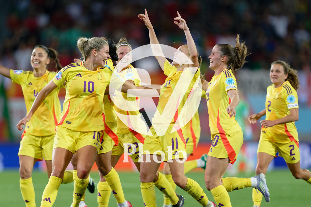 Portugal v Belgium: UEFA Women's EURO 2025 Group B | SION, SWITZERLAND - JULY 11: Janice Cayman Belgium celebrates after scoring her team's second goal with teammates  during the UEFA Women's EURO 2025 Group B match between Portugal and Belgium at Stade de Tourbillon on July 11, 2025 in Sion, Switzerland. (Photo by Giuseppe Velletri/Sports Press Photo/Getty Images)