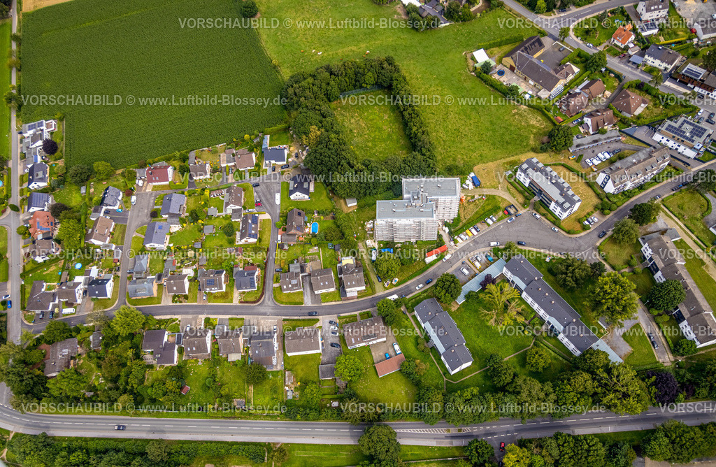 Werl240712272 | Luftbild, Sanierungen im Quartier Melsterberg, Hochhaus Fassaden Renovierung und Sanierung, Droste-Hülshoff-Straße, kleine Wiese mit Wäldchen, Werl, Soester Börde, Nordrhein-Westfalen, Deutschland