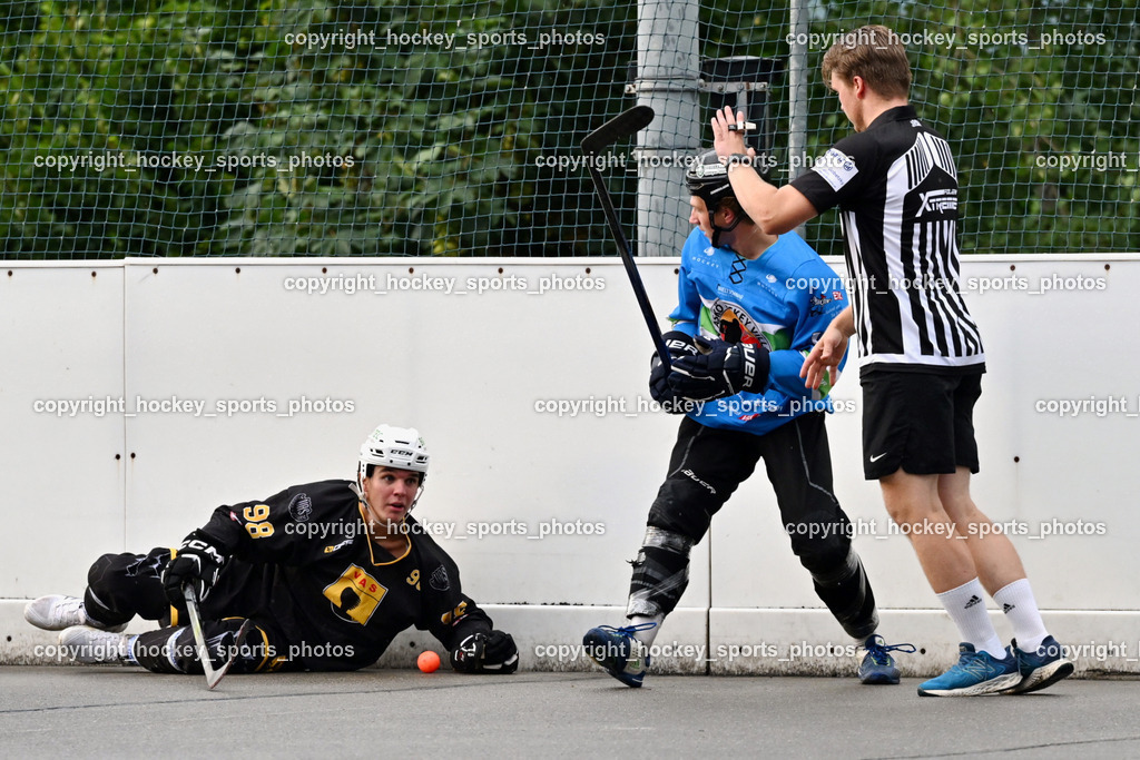 VAS Villach vs. ASKÖ Hockey Villach | #98 Smoliner Tobias VAS Villach, #12 Malli Nicolas ASKÖ Villach Hockey, Unterweger Dominik Referee, VAS Villach vs. ASKÖ Hockey Villach, VAS Villach vs. ASKÖ Hockey Villach am 03.07.2025 in Villach (Alpen Arena ), Austria, (Photo by Bernd Stefan)