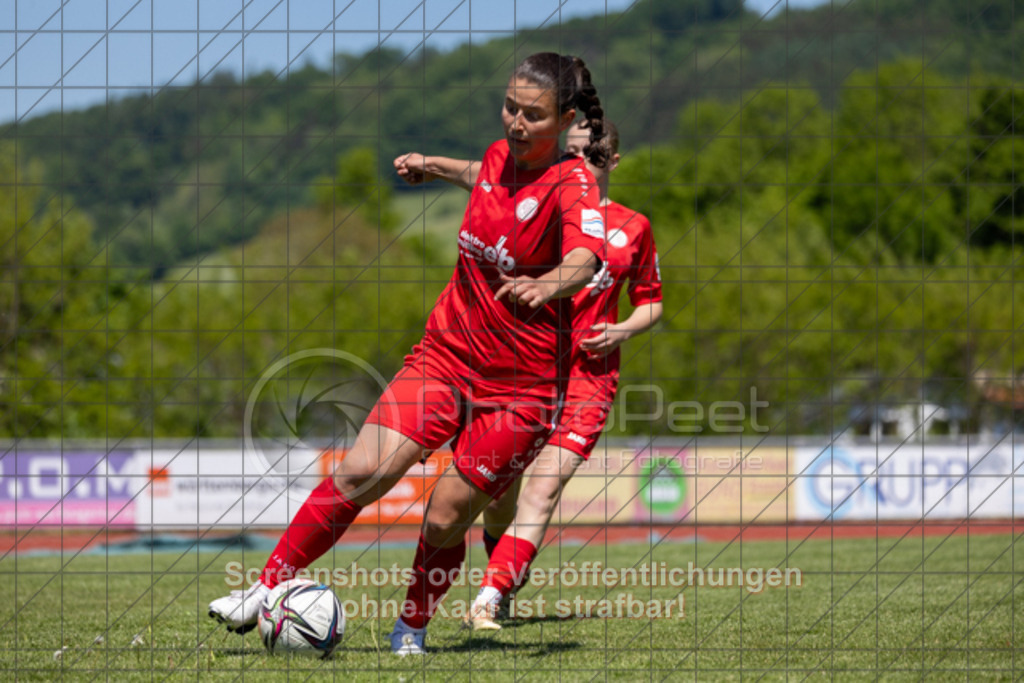20250510_141916_0369 | #,1.FC Donzdorf (rot) vs. Karlsruher SC (blau), Fussball, EnBW-Oberliga B -Juniorinnen, 23. Spieltag, Saison 2024/2025, Rasenplatz, Lautertal Stadion, Süßener Straße 16, 73072 Donzdorf, 10.05.2025 - 14:00 Uhr,Foto: PhotoPeet-Sportfotografie/Peter Harich