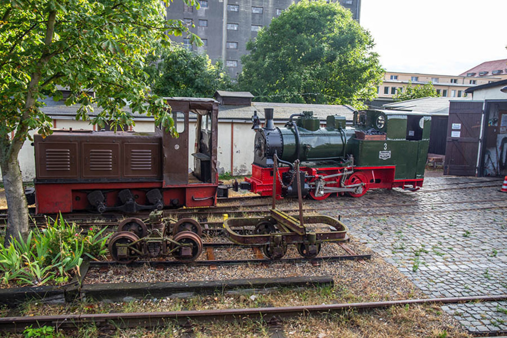 Museumsfeldbahn Lindenau | Entdecke über 20 Kategorien Leipzig-Motive: Foto-Downloads, hochwertige Poster, Leinwand- & Fine-Art-Prints. Jetzt Lieblingsfoto im Bildlexikon Leipzig Shop bestellen!