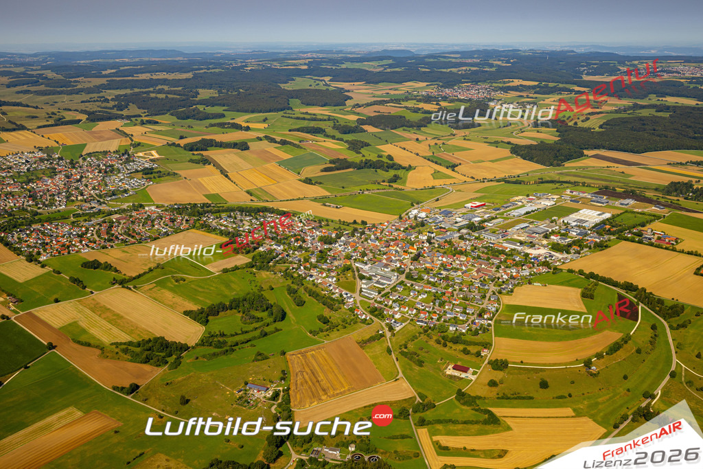 Das Luftbild zeigt :  Heroldstatt - Die Luftaufnahme wurde 2024 vom UL-Flugzeug aus erstellt ( keine Drohne ) - Hochauflösende Luftaufnahme - Für grossformatige Ausdrucke geeignet. Die Geschenkidee !Mit Lizenz und Bildrechte bestellbar