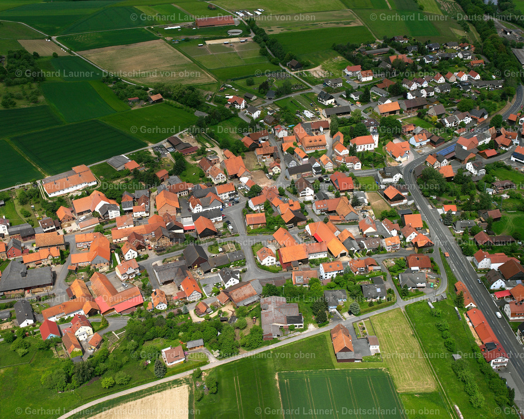 2615613 | QUECK 09.06.2006 Ortsansicht am Rande von landwirtschaftlichen Feldern und Nutzflächen  in Queck im Bundesland Hessen, Deutschland // Village view on the edge of agricultural fields and land  in Queck in the state Hesse, Germany Foto: Gerhard Launer