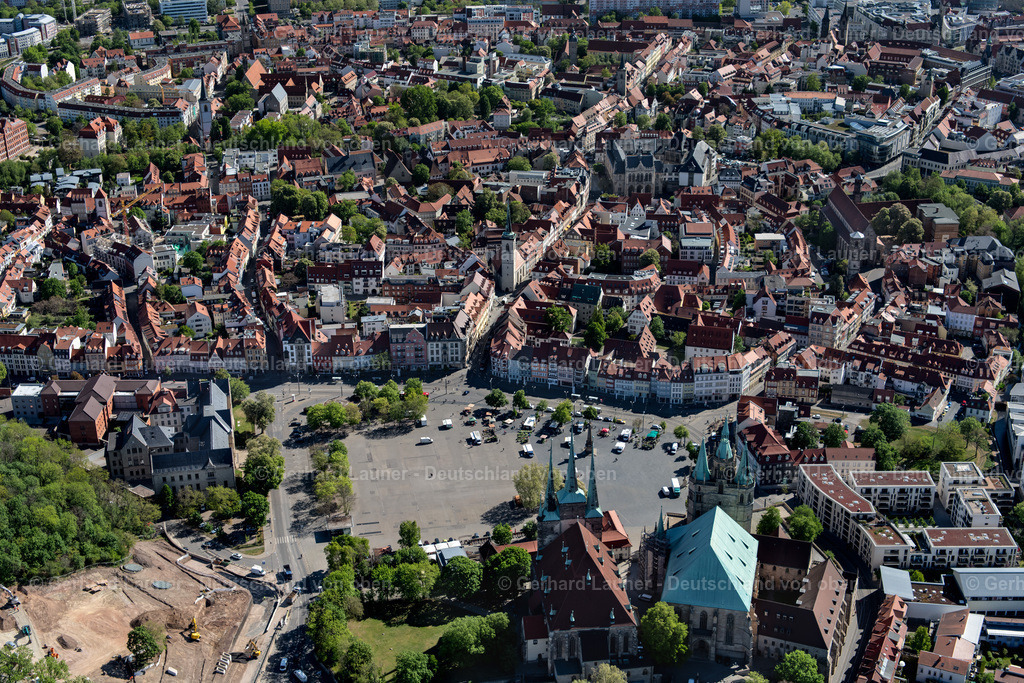 4026341 | ERFURT 07.05.2020 Stadtansicht des Innenstadtbereiches mit Domplatz im Ortsteil Altstadt in Erfurt im Bundesland Thüringen, Deutschland. // City view of the inner city area with Domplatz in the district Altstadt in Erfurt in the state Thuringia, Germany. Foto: Gerhard Launer