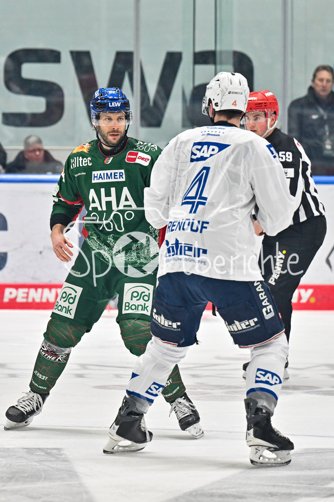 Augsburger Panther - Adler Mannheim | AUGSBURG, GERMANY - 28. DECEMBER: im Bild der Faustkampf zwischen Dan RENOUF (Adler Mannheim 4) und Joseph CRAMAROSSA (Augsburger Panther 92) / Fight / Kampf / Kämpfen / Schlägerei während dem Match zwischen den Augsburger Panthern und den Adler Mannehim am 33. Spieltag der Penny DEL im Curt Frenzel Stadion
