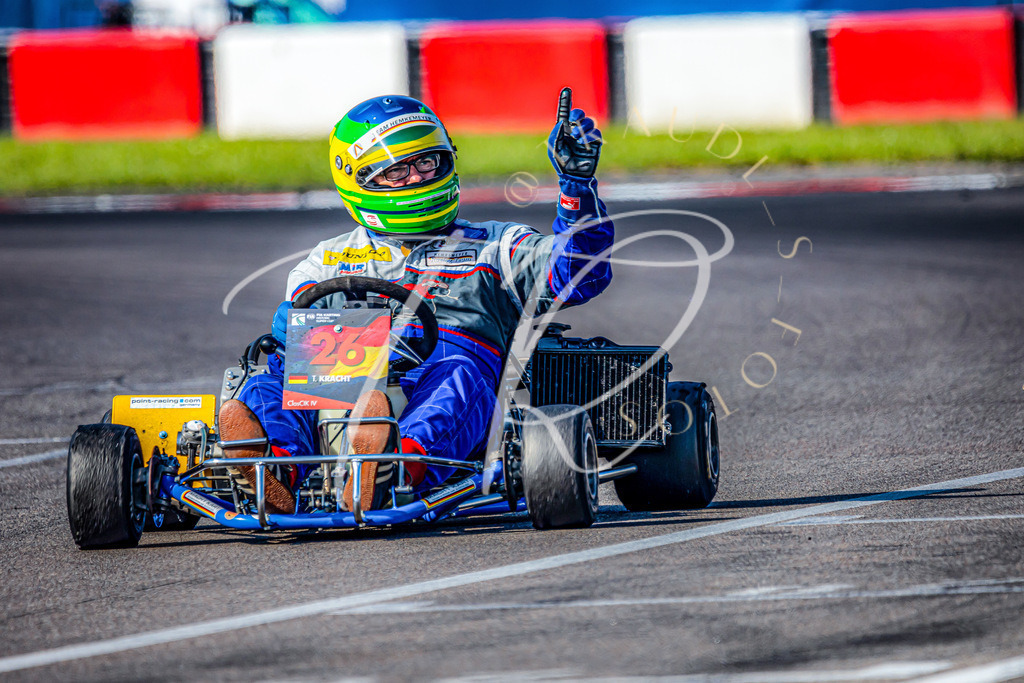 103A91D7-97DB-40D1-AE43-5212E129E44F | traudl_s_fotos