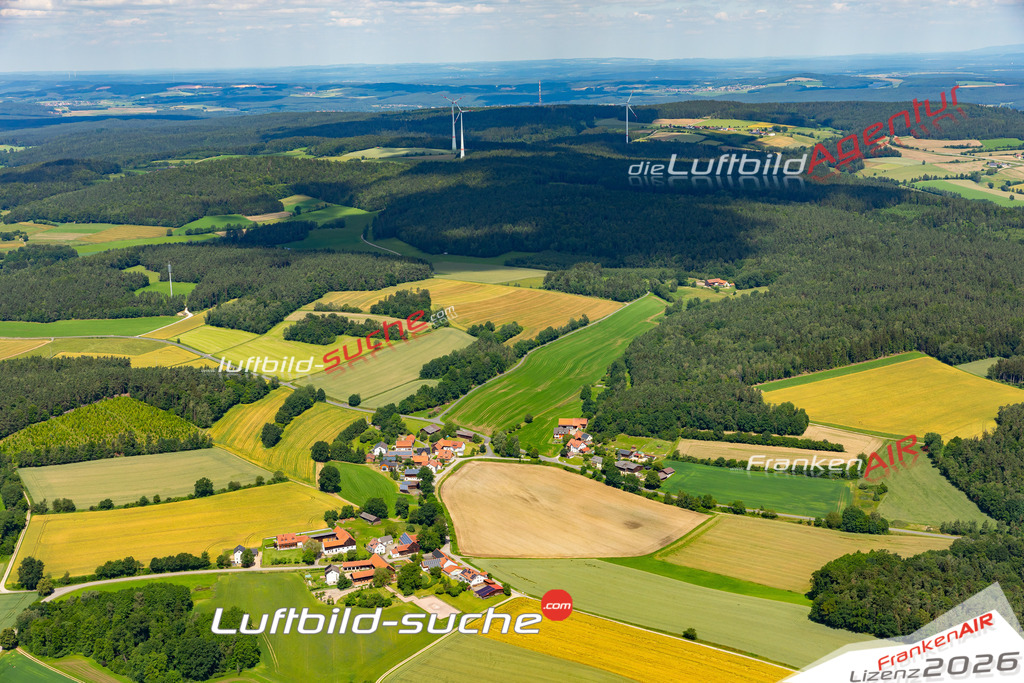 Das Luftbild zeigt : Littenhof Schmidgaden - Die Luftaufnahme wurde 2024 vom UL-Flugzeug aus erstellt ( keine Drohne ) - Hochauflösende Luftaufnahme - Für grossformatige Ausdrucke geeignet. Die Geschenkidee !Mit Lizenz und Bildrechte bestellbar