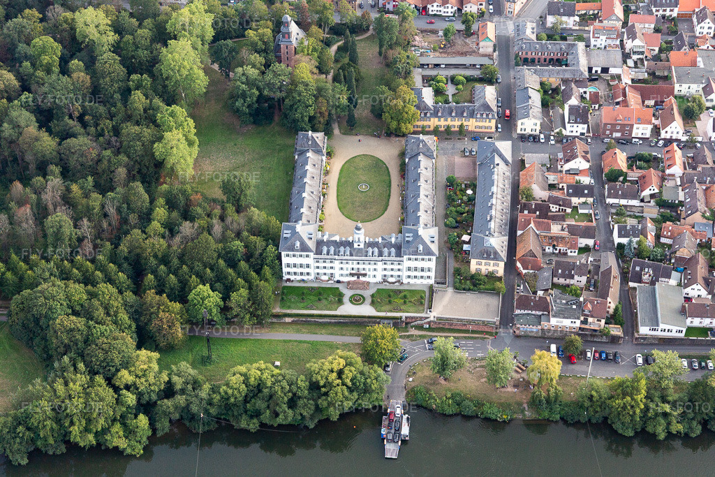 Luftbild: Schloßpark vom Rumpenheimer Schloss am Main am Main im Ortsteil Rumpenheim in Offenbach im Bundesland Hessen in Deutschland. Foto: IMG_117517.jpg vom 10.09.2019 durch Werner Riehm/FLY-FOTO.de
