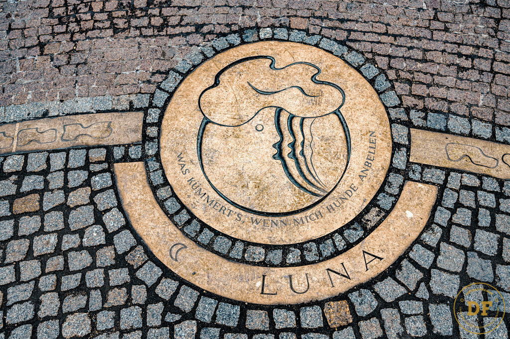 498-Luna-golden-no-logo | Geschenke, Wandbilder und Accessoires mit Motiven aus Dresden und anderen schönen Orten zur Verschönerung Deines zu Hauses und zum verschenken gewünscht? Wähle Deine Lieblingsbild auf dem Produkt Deiner Wahl. 