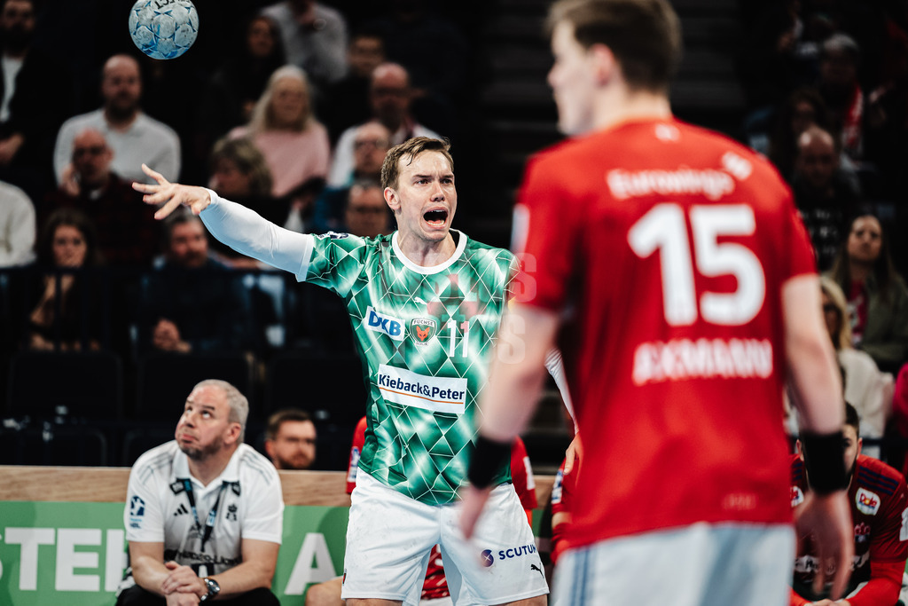 Handball | Männer | Saison 2024/2025 | DAIKIN Handball-Bundesliga | 10. Spieltag || Handball Sport Verein Hamburg vs. Füchse Berlin | 18.11.2024 | Lasse Andersson (#11, Füchse Berlin) gibt Anweisungen
