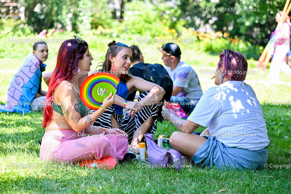 Linzpride 2024_ 06.07.2024-23 | 06.07.2024, Linz, AUT, Linzpride 2024, im Bild Teilnehmer an der Linz Pride 2024
