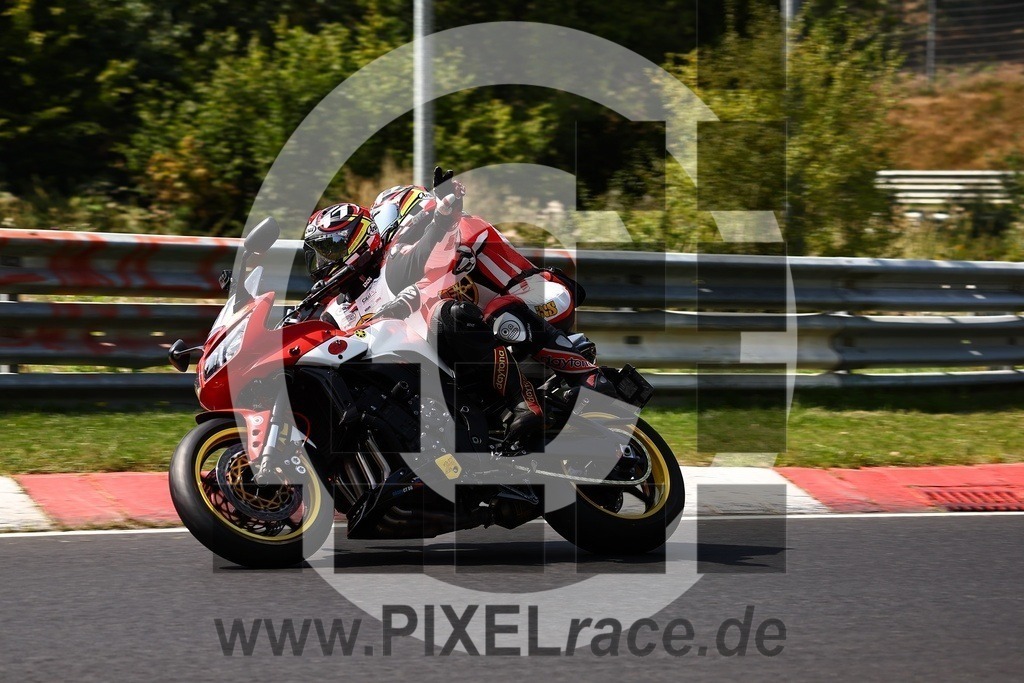 0231-20250813_02140 | Schöne Erinnerungen an spannende Momente - das festzuhalten ist unser Job. PIXELrace.de ist seit 2003 auf den Rennstrecken Europas unterwegs um die Action draußen beim Fahren und die wunderbare Stimmung imm Fahrerlager für euch einzufangen.