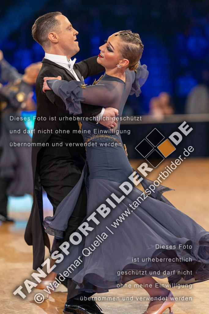20231111-11282 | Hier finden Sie Tanz Bilder vom Latein und Standard Formationen tanzen. Sportbilder vom Tanzsport. Schöne Fotos und von Weltmeisterschaft, Europameisterschaft, Bundesliga, Regionalliga, Oberliga und Landesliga sowie von GOC Stuttgart, DanceComp, WM Bremen