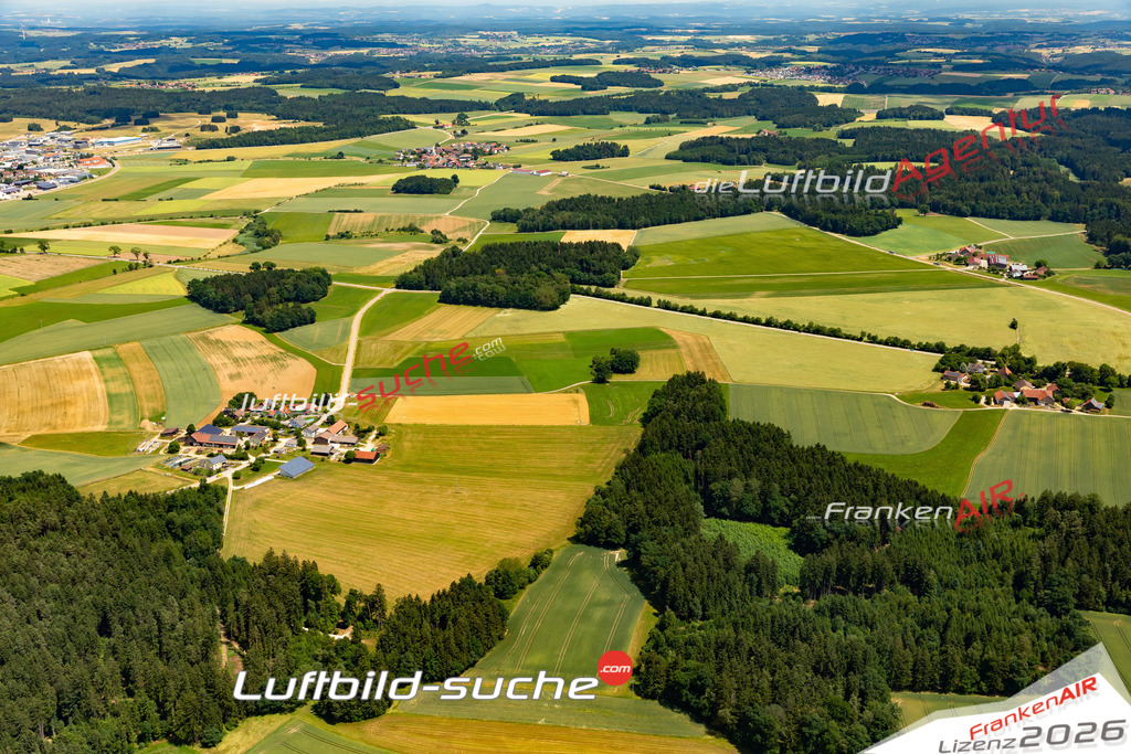 Das Luftbild zeigt : Arnest-Höfla Hemau - Die Luftaufnahme wurde 2023 vom UL-Flugzeug aus erstellt ( keine Drohne ) - Hochauflösende Luftaufnahme - Für grossformatige Ausdrucke geeignet. Die Geschenkidee !Mit Lizenz und Bildrechte bestellbar