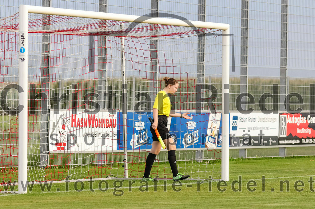 2023-08-25_009_FC_Finsing_gegen_FC_Lengdorf | Finsing, Deutschland, 25.08.2023:
Fußball, Kreisliga 2023 / 2024, 6. Spieltag, FC Finsing gegen FC Lengdorf, Endergebnis: 5:0

Assistentin Vivienne Greiner

Foto: Christian Riedel / fotografie-riedel.net