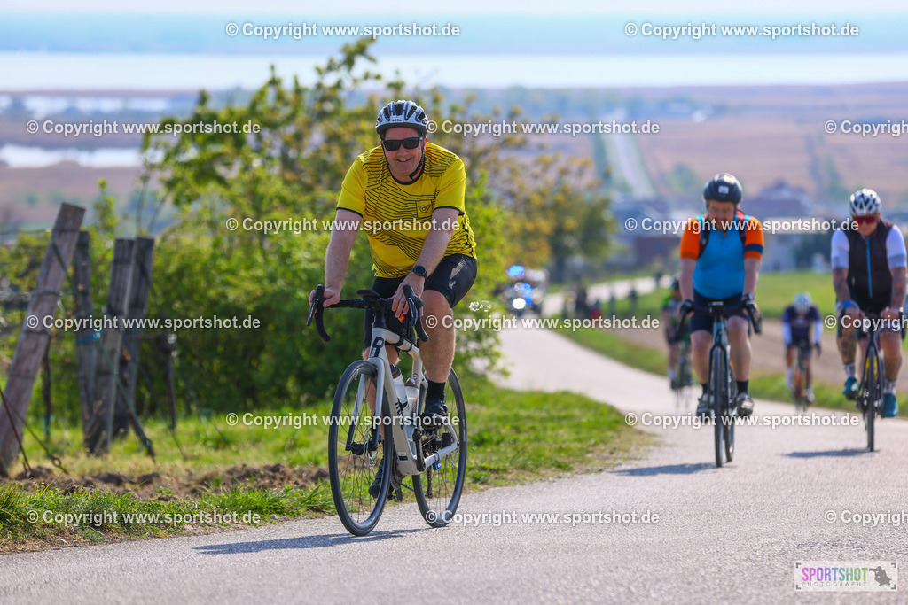 TRA_0869 | Neusiedlersee Radmarathon 2026@sportshot_your_pictrs #yourpictures#roadtowm2029 #nrm #neusiedlerseeradmarathon #neusiedlersee #neusiedlerseetourismus #burgenland #mörbisch #nrm26 #burgenlandtourismus #voglundco #poweredbyburgenlandtourismus #radsport #rad #marathon #ucigranfondo #visitburgenland #ucigranfondoworldseries