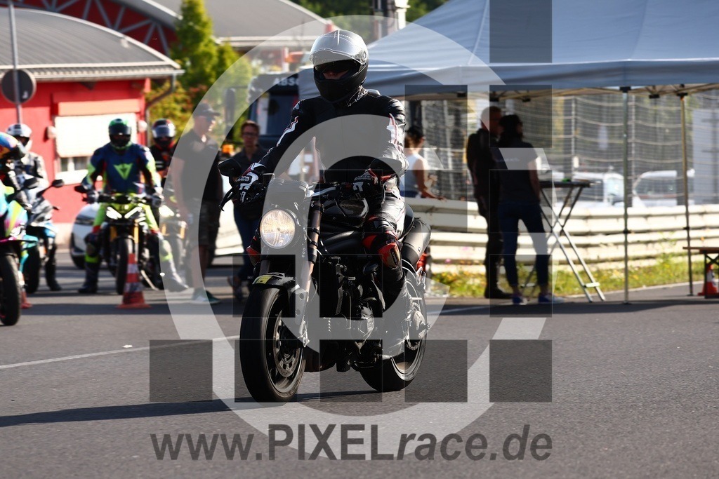 0302-20250813_00801 | Schöne Erinnerungen an spannende Momente - das festzuhalten ist unser Job. PIXELrace.de ist seit 2003 auf den Rennstrecken Europas unterwegs um die Action draußen beim Fahren und die wunderbare Stimmung imm Fahrerlager für euch einzufangen.