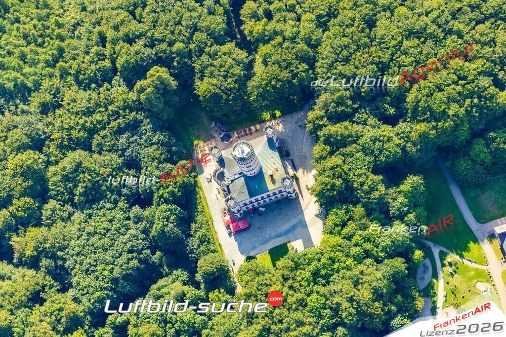 Klassische Luftaufnahme ohne Drohne zeigt:Jagdschloß Granitz bei Binz - Die Luftbildaufnahme wurde 2025 vom UL-Flugzeug heraus erstellt ( keine Drohnenaufnahme ) - Hochauflösende Luftaufnahme -Nicht vergleichbar mit Google Maps oder Satelittenbilder- Die Geschenkidee !Mit Lizenz und Bildrechte bestellbar