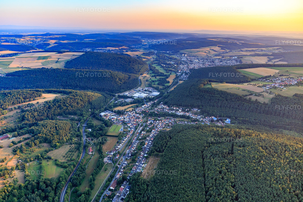 Luftbild: Ortsansicht an der Bergstraße aus Süden im Ortsteil Zell in Bad König im Bundesland Hessen in Deutschland. Foto: IMG_109416.jpg vom 31.07.2018 durch Werner Riehm/FLY-FOTO.de