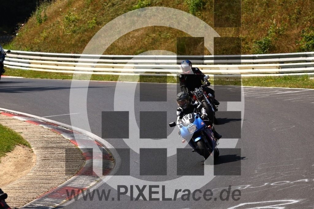 0764-20250813_02016 | Schöne Erinnerungen an spannende Momente - das festzuhalten ist unser Job. PIXELrace.de ist seit 2003 auf den Rennstrecken Europas unterwegs um die Action draußen beim Fahren und die wunderbare Stimmung imm Fahrerlager für euch einzufangen.