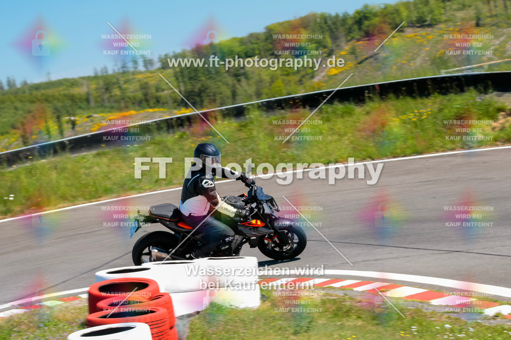 Moto-TeamOBK-21862 | Hier findet Ihr Bilder von Touristenfahrten auf der Nürburgring Nordschleife oder von anderen Veranstaltungen die ich besucht habe. Viel Spass beim Durch Schauen 
