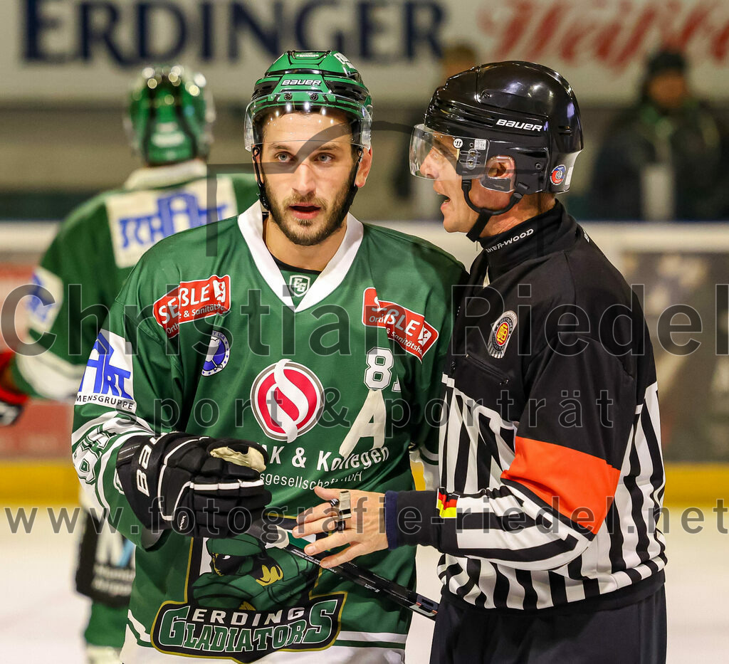 2023-10-20_115_TSV_Erding_gegen_EHC_Klostersee | Erding, Deutschland, 20.10.2023:.Eishockey, Bayernliga Vorrunde 2023 / 2024, 2. Spieltag, TSV Erding gegen EHC Klostersee, Endergebnis: 7:2..Maximilian Forster (Erding Gladiators, #81)..Foto: Christian Riedel / fotografie-riedel.net