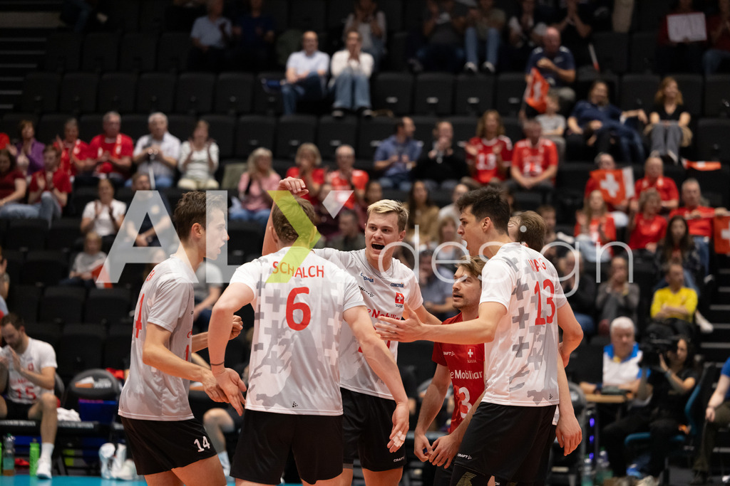 Luxembourg v Switzerland - CEV European League Men | KRIENS, SWITZERLAND - JUNE 12: Team of Switzerland celebrating during the CEV European League match between Luxembourg and Switzerland at Pilatus Arena on June 12, 2026 in Kriens, Switzerland. - Realisiert mit Pictrs.com
