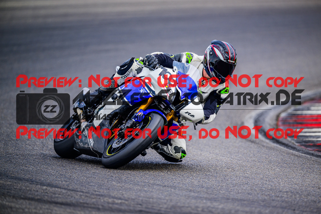 MaZZes_FotoMatrix_240717_6007705_5244 | WEISS