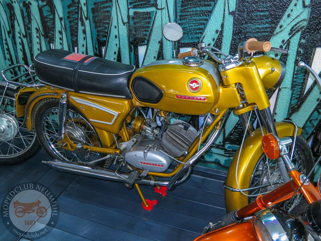 MopedmuseumNeumühl_151023_057 | Bildergalerie von Sport-Ereignissen aber auch von weiteren spannenden Dingen - nicht nur vom Niederrhein. In Anlehnung an den bekannten Spruch von Hanns Dieter Hüsch heißt das Motto: "Niederrhein ist überall".  - Realisiert mit Pictrs.com