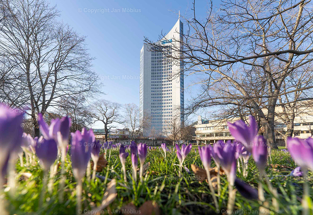 Lennéanlage/Schillerstraße | Die Schillerstraße an der Lene-Voigt-Anlage ist so ein typischer Leipziger Geheimtipp: charmante Altbauten, ruhige Citylage, direkt am Park und einem entspanntem Vibe. Perfekt für Content mit Fokus auf Urban Green, Lebensqualität &amp; Nachbarschaftsflair. - Realisiert mit Pictrs.com
