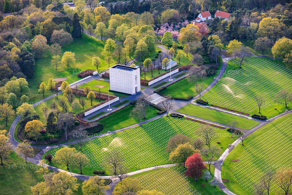 Aerial view: Chapel at the American Military Cemetery and Memorial of Saint-Avold in the district Forêts de Zang et du Steinberg in Saint-Avold in the state Moselle, France. – Photo: IMG_154299.jpg taken on 04/17/2026 by Werner Riehm/FLY-FOTO.com – Resolution of the original: 6000 x 4000 px – About Lorraine American Cemetery - American Battle Monuments Commission (ABMC)
