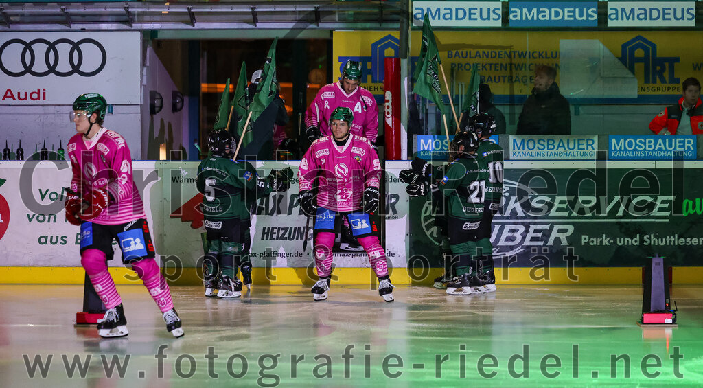 2025-10-24_011_TSV_Erding_gegen_Deggendorfer_SC | Erding, Deutschland, 24.10.2025:Eishockey, Oberliga Süd 2025 / 2026, 11. Spieltag, TSV Erding gegen Deggendorfer SC, Endergebnis: 2:4Paul Pfenninger (Erding Gladiators, #58)Foto: Christian Riedel / fotografie-riedel.net