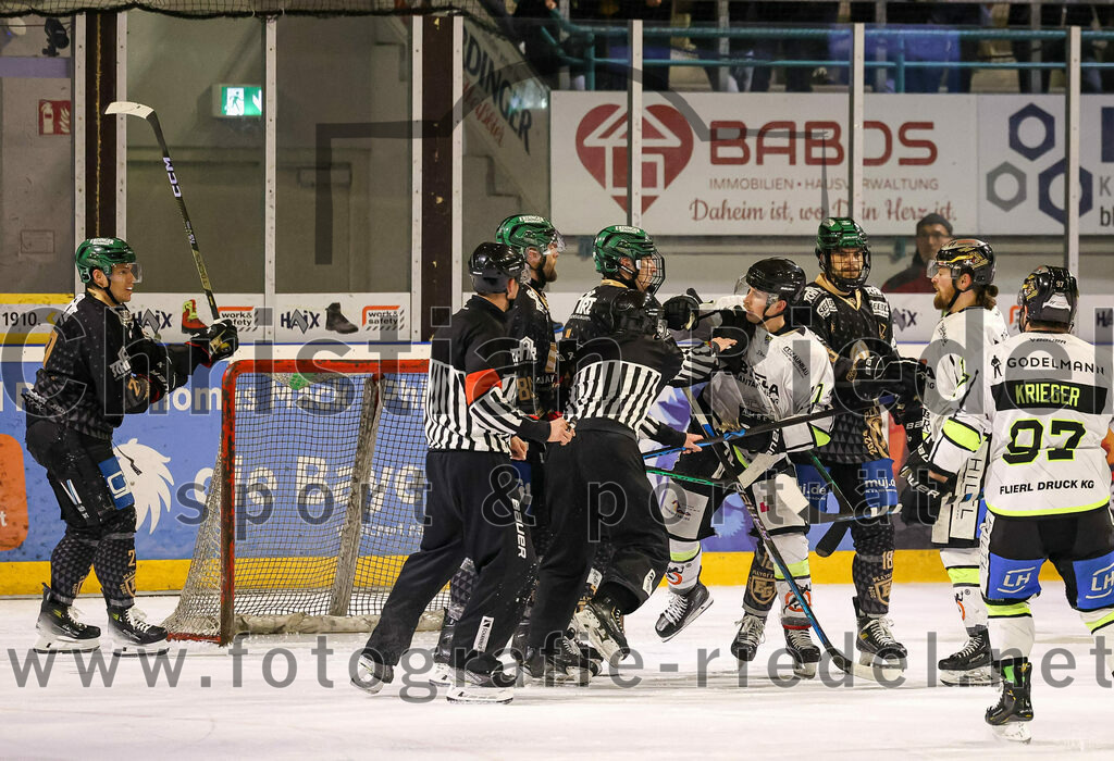 2024-03-01_057_TSV_Erding_gegen_ERSC_Amberg | Erding, Deutschland, 01.03.2024:
Eishockey, Bayernliga Playoffs 2023 / 2024, 5. Spieltag, TSV Erding gegen ERSC Amberg, Endergebnis: 9:0

Mark Waldhausen (Erding Gladiators, #27), Michael Trox (Erding Gladiators, #86), Simon Franz (Erding Gladiators, #4), Lukas Klughardt (ERSC Amberg, #7), Daniel Krzizok (Erding Gladiators, #18)

Foto: Christian Riedel / fotografie-riedel.net