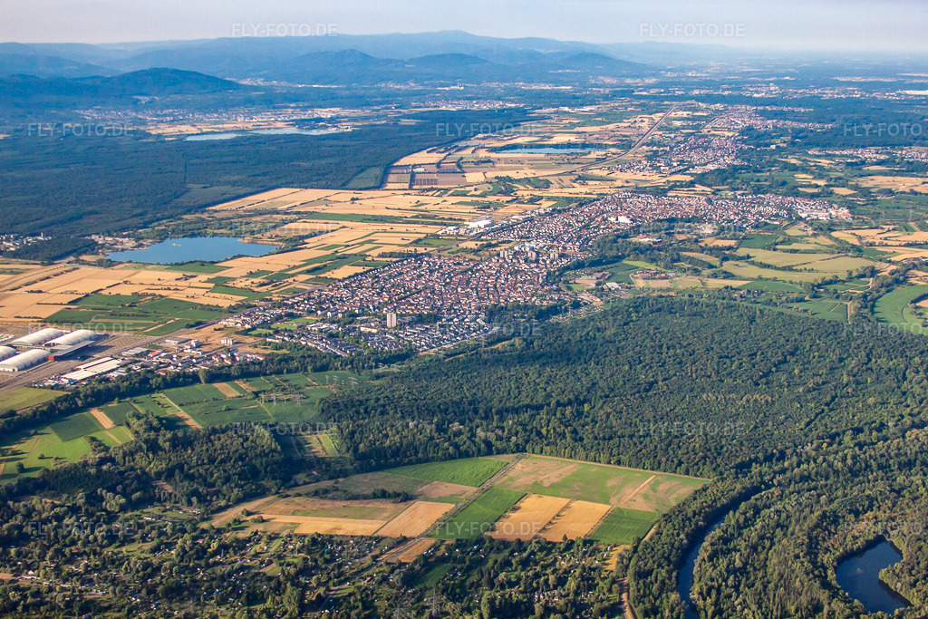 Luftbild: Ortsansicht von Nordwesten im Ortsteil Forchheim in Rheinstetten im Bundesland Baden-Württemberg in Deutschland. Foto: IMG_69816.jpg vom 06.07.2014 durch Werner Riehm/FLY-FOTO.de