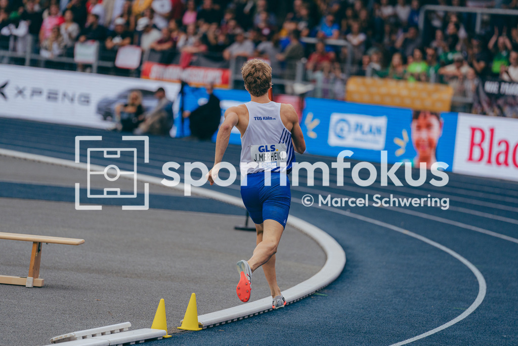 Deutsche Meisterschaften der Frauen und Männer 2026 | Jan Emanuel Merheim, TuS Köln rrh., 3x1000-Meter-Staffel, Deutsche Meisterschaften der Frauen und Männer 2026, Lohrheidestadion Bochum-Wattenscheid, 26.07.2026. Foto: Marcel Schwering / sportimfokus - Realisiert mit Pictrs.com