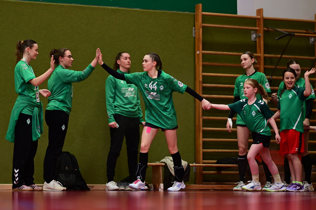 Handball I Frauen I Saison 2024-2025 I 2. Bundesliga I 23. Spieltag I SV Werder Bremen - ESV 1927 Regensburg | Der Sportfotograf. - Realisiert mit Pictrs.com