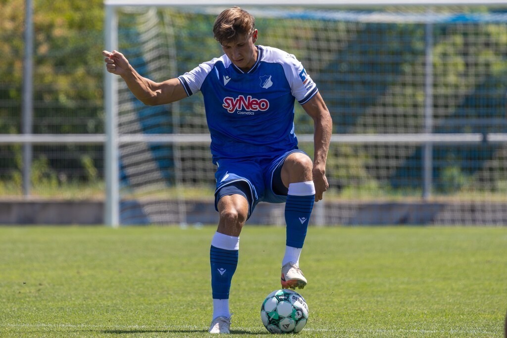 TSG Hoffenheim 2 gegen VfR Mannheim (Testspiel in der Akademie Arena Zuzenhausen) | TSG Hoffenheim 2 gegen VfR Mannheim (Testspiel in der Akademie Arena Zuzenhausen)***Am Ball: Santino Pistrol (40, Hoffenheim) - Realisiert mit Pictrs.com