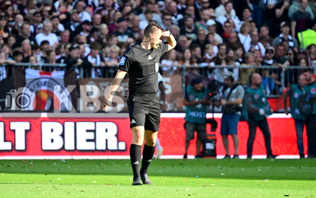 KBS Picture_FCStPauli-Heidenheim_035 | Jablonski Sven Schiedsrichter ,Sportplatz :  Millerntor Stadion, - Realisiert mit Pictrs.com