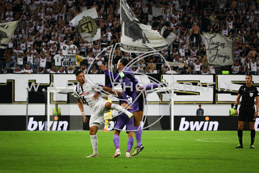 LASK Linz - FC Liverpool | LINZ,AUSTRIA,21.SEPT.23 - UEFA Europa League, LASK Linz - FC Liverpool, Image shows: Robert Zulj (LASK) and Virgil van Dijk (Liverpool).
Photo: Sportmediapics.com/ Andreas Willdoner