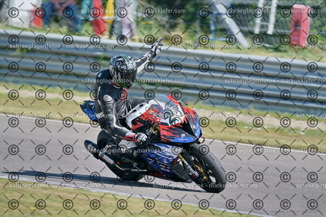 26BT02-0433 | markuskiefer.com - Realisiert mit Pictrs.com