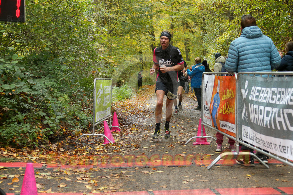 251026_1209_EX1_9921 | Sportfotografie im Rhein-Sieg Kreis, Köln, Bonn, NRW, Rheinland Pfalz, Hessen, etc. Unser Tätigkeitsfeld umfasst den Laufsport vom Volkslauf über den Marathon, Duathlon, Triathon bis zum Ultralauf wie Kölnpfad Ultra oder Schindertrail.