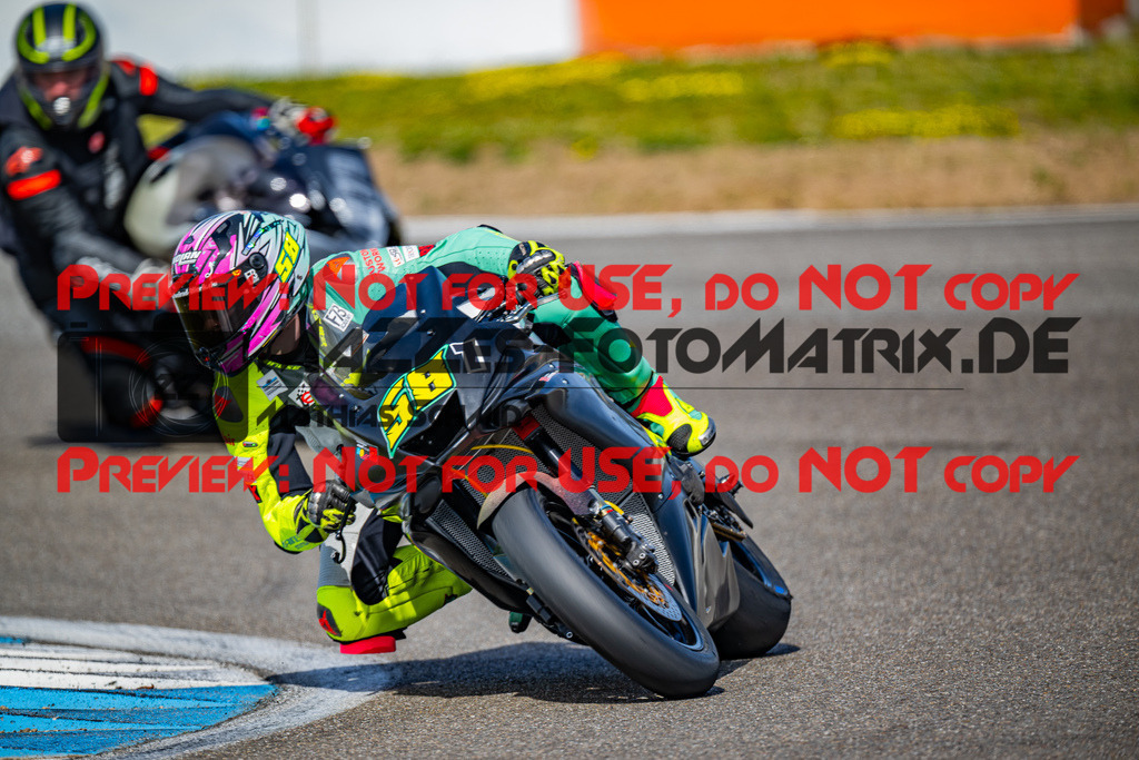 MaZZes_Fotomatrix_20260406_6007705_2-665 | ROT