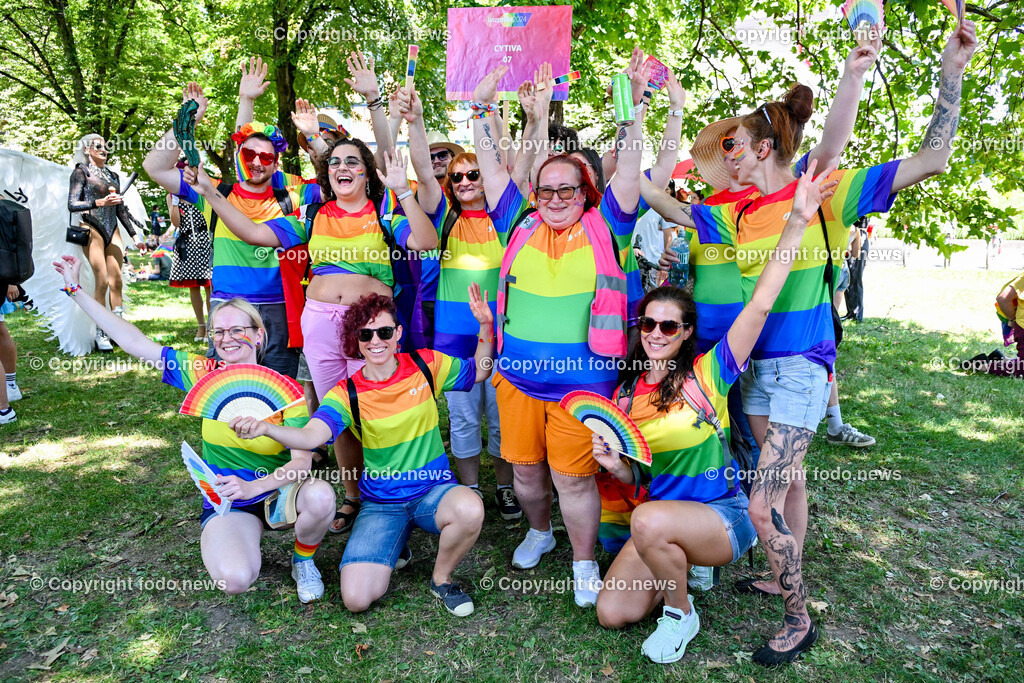 Linzpride 2024_ 06.07.2024-69 | 06.07.2024, Linz, AUT, Linzpride 2024, im Bild Teilnehmer an der Linz Pride 2024